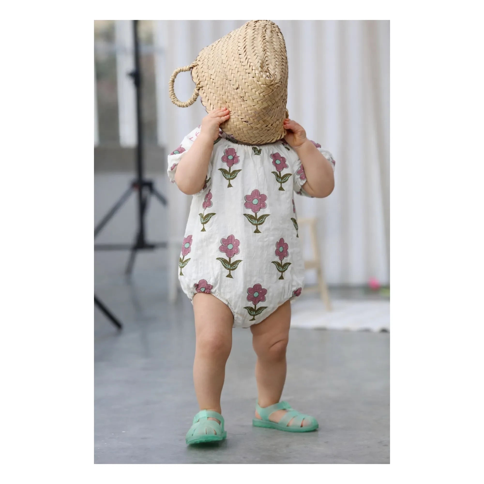 Lililotte – Iris Flowers Strampler aus Bio-Baumwolle | Ecru
