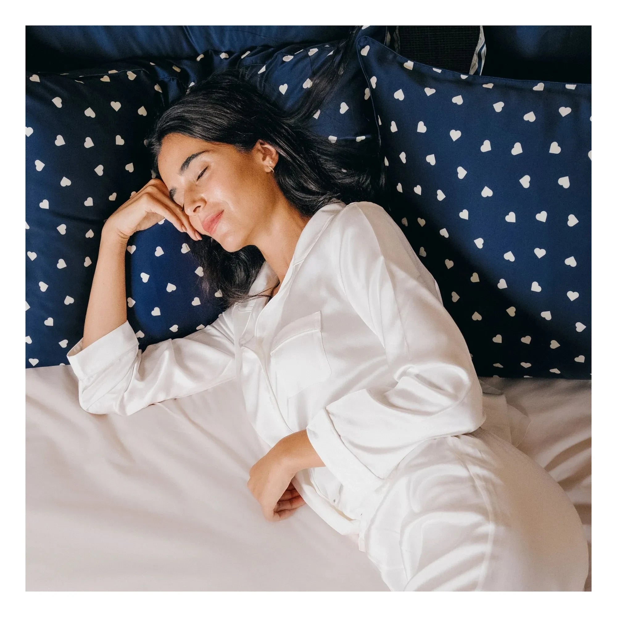 Emily's Pillow - Heart Patterned Mulberry Silk Pillowcase | Midnight Blue
