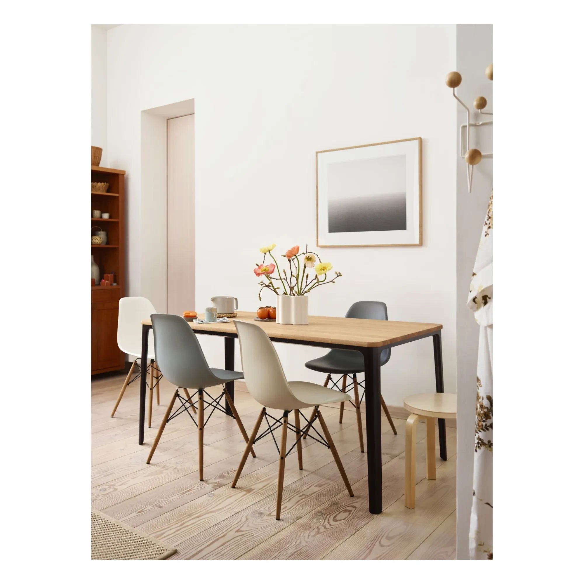 Vitra - DSW Kunststoffstuhl - Ahornuntergestell - Charles & Ray Eames | Weiß