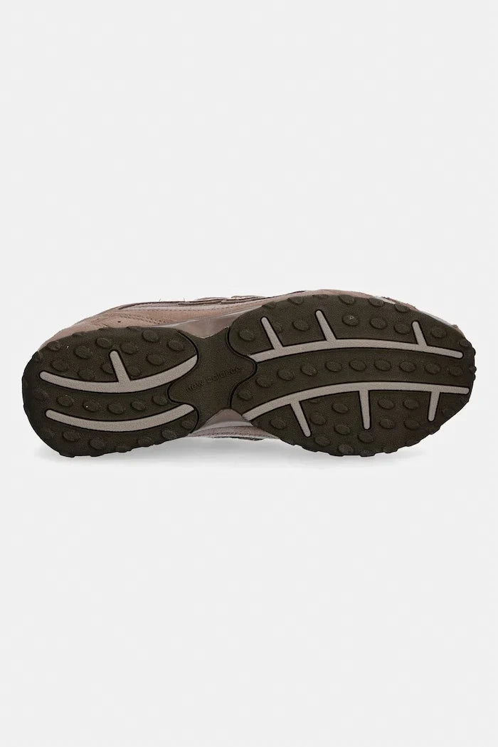 New Balance 204 Kadın Süet Sneaker