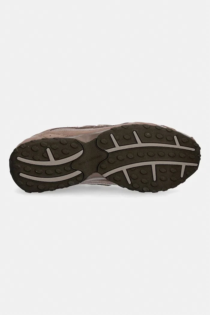 New Balance 204 Kadın Süet Sneaker