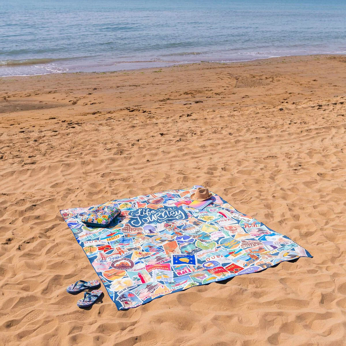 Legami - Travel Stickers Maxi Beach Towel