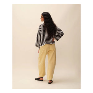 Nitah – George Gestreifter Pullover | Schwarz