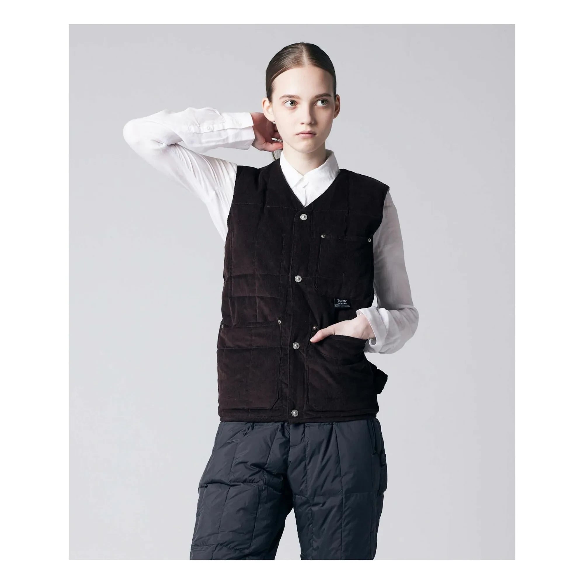 Taion - Sleeveless V-Neck Buttoned Vest | Brown