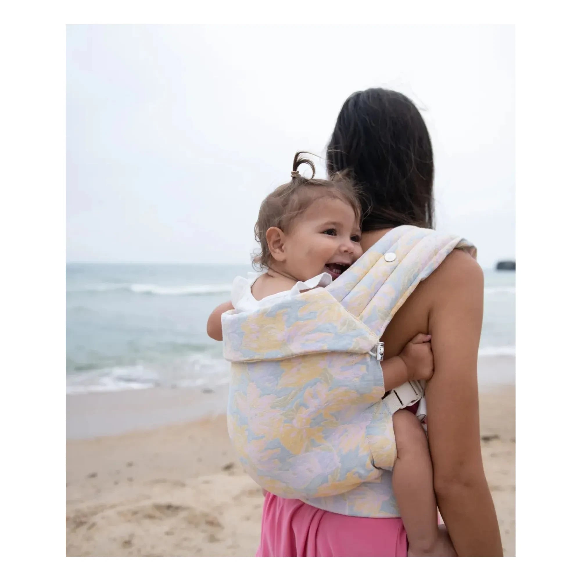 Mama Hangs - Babytrage Carry & Bloom | Pastell