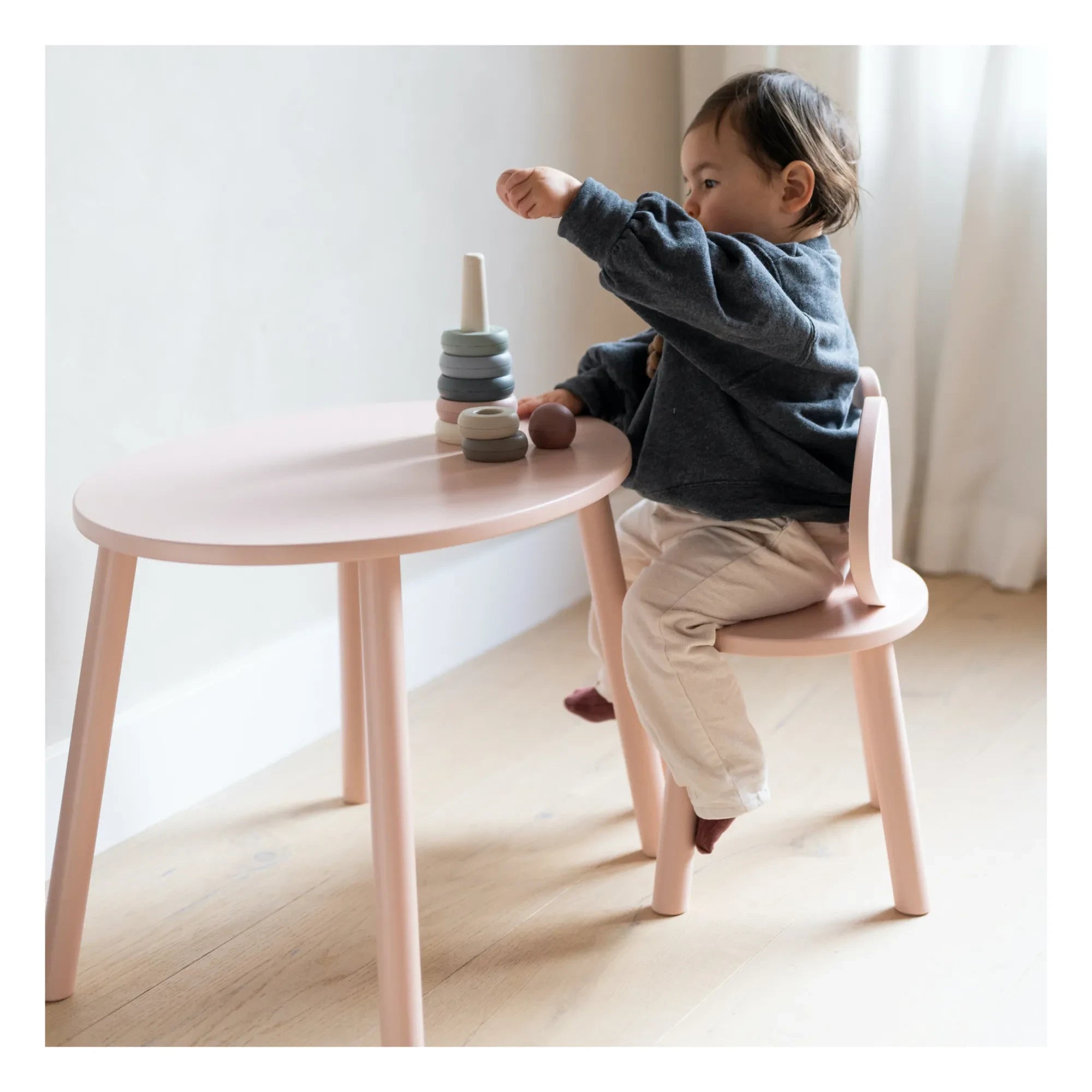Nofred - Esstisch und Stuhl aus Birke | Puder