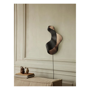 Ferm Living - Oyster Geri Dönüştürülmüş Alüminyum Duvar Lambası | Siyah