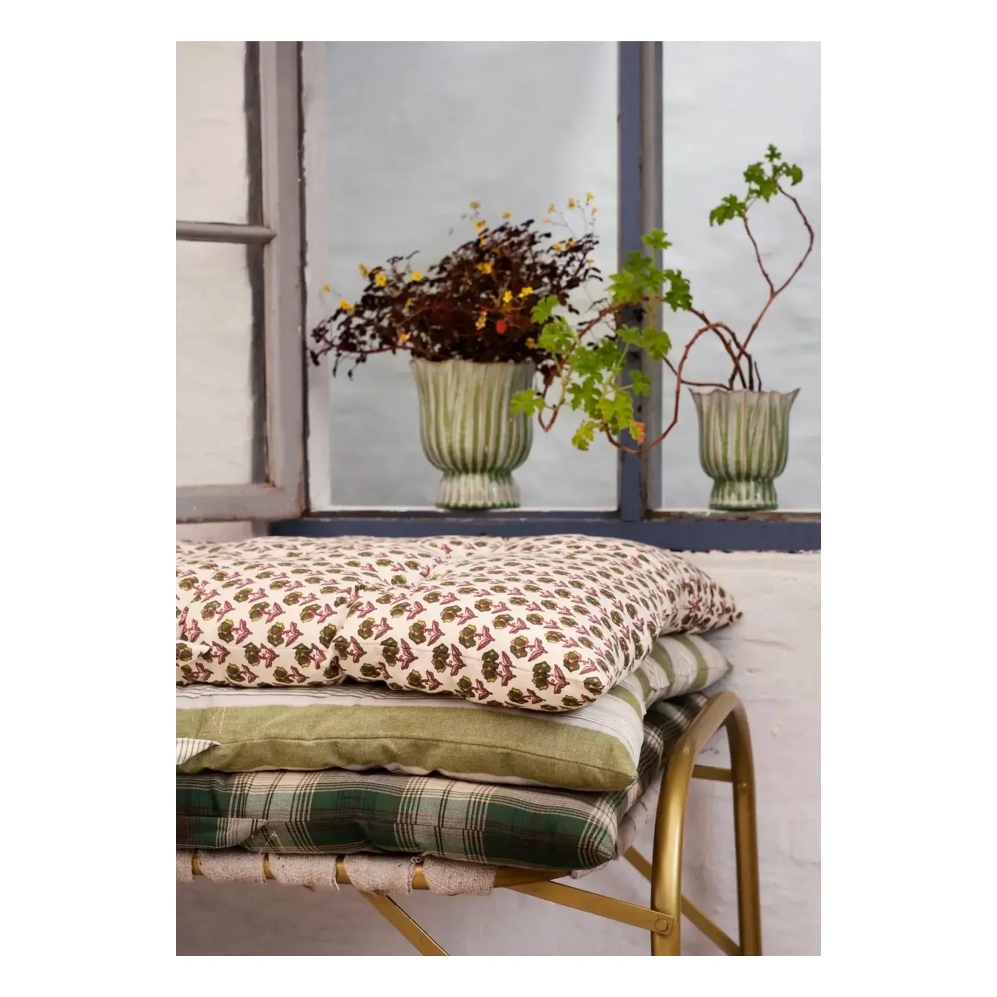 Madame Stoltz - Cotton floor mat with floral print | Cream
