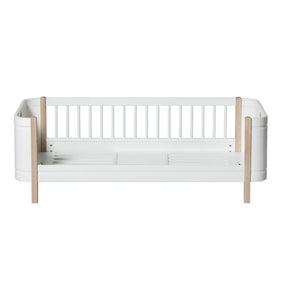 Oliver Furniture - Wood Mini+ طقم تحويل من سرير الأطفال إلى سرير الجونيور | بلوط