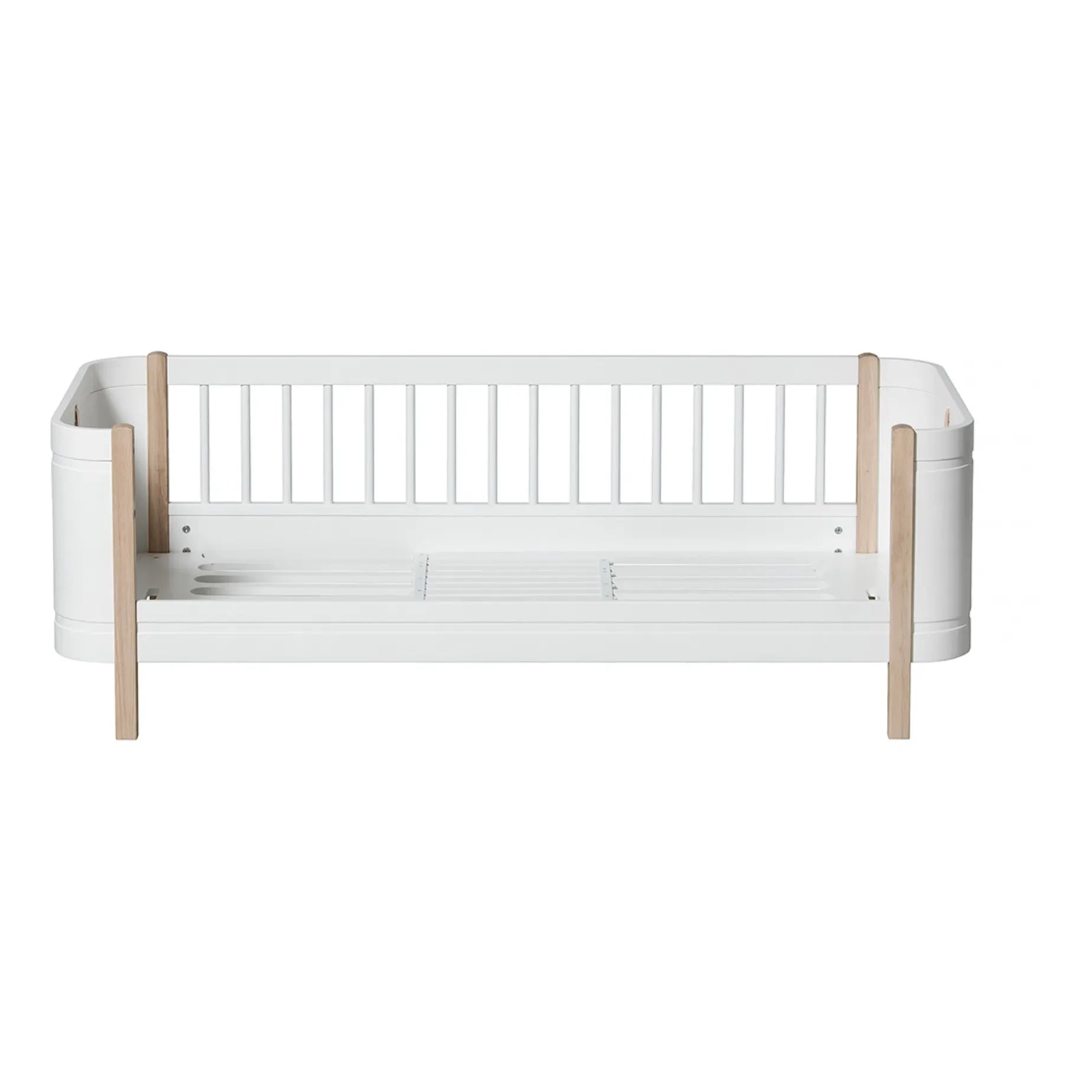 Oliver Furniture - Wood Mini+ طقم تحويل من سرير الأطفال إلى سرير الجونيور | بلوط
