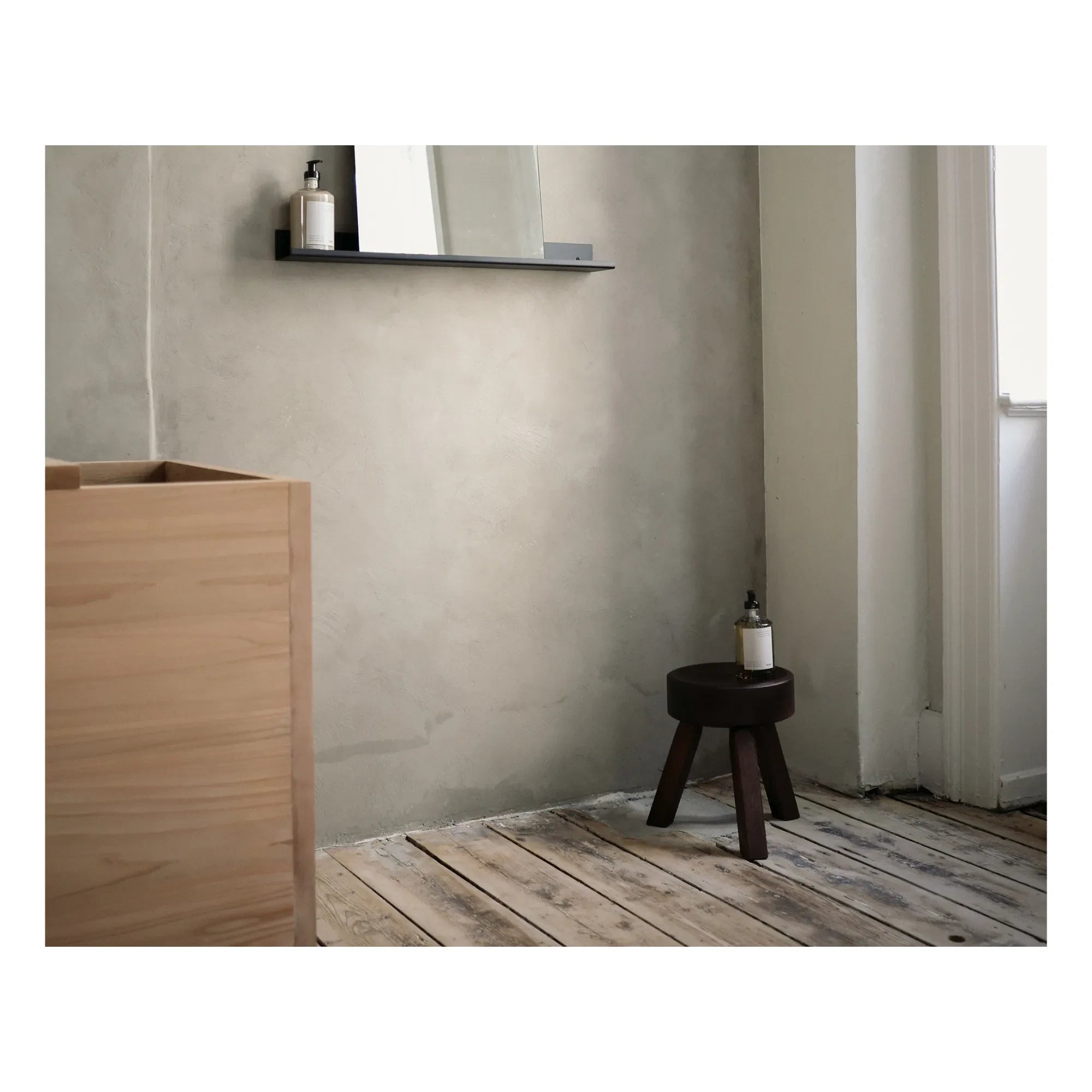 Frama - AML Kiefernhocker | Dunkles Holz