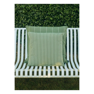 Hay - Gestreiftes Outdoor-Kissen Terrazza | Olive