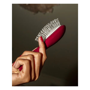 La Bonne Brosse - La Petite Brosse La Miracle No. 4 - Detangling and Revitalizing Brush | Cherry Red