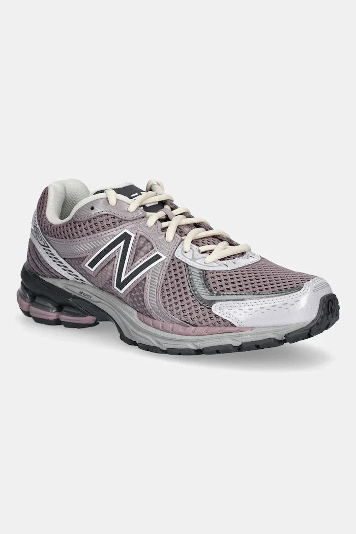 New Balance 860