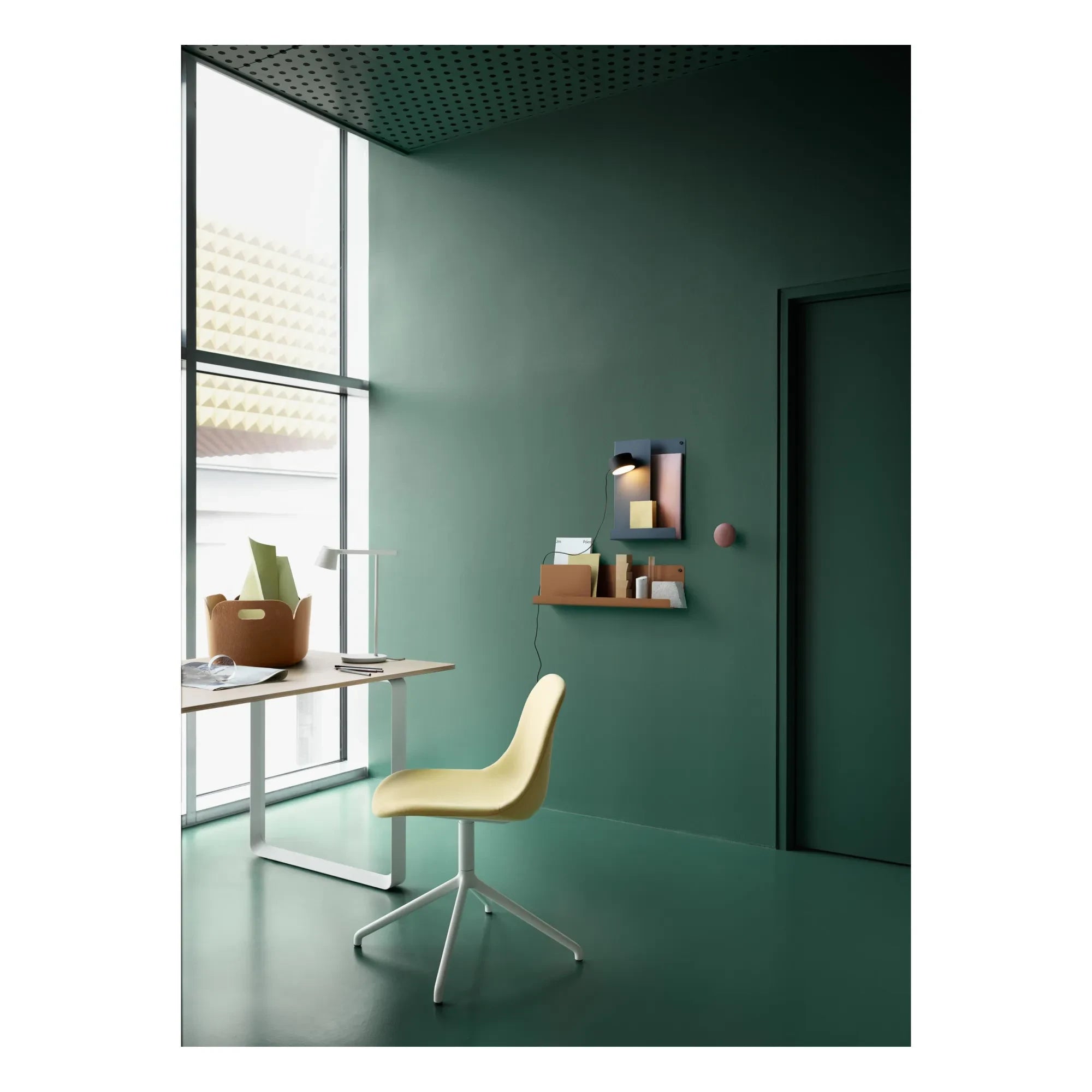 Muuto - Post Duvar Lambası | Siyah