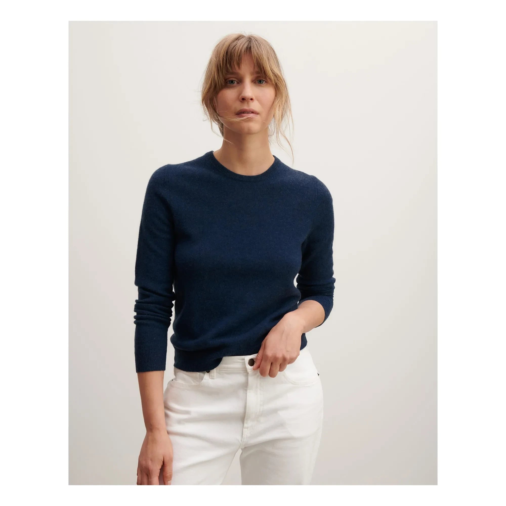 Bompard - Classic Cashmere Crew Neck Sweater | Navy Blue