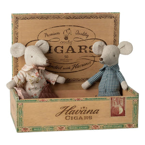 Maileg - Grandma and Grandpa Mouse in a cigar box