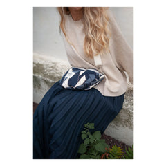 Mama Hangs - Bloom Bag çok işlevli muz çanta | Indigo