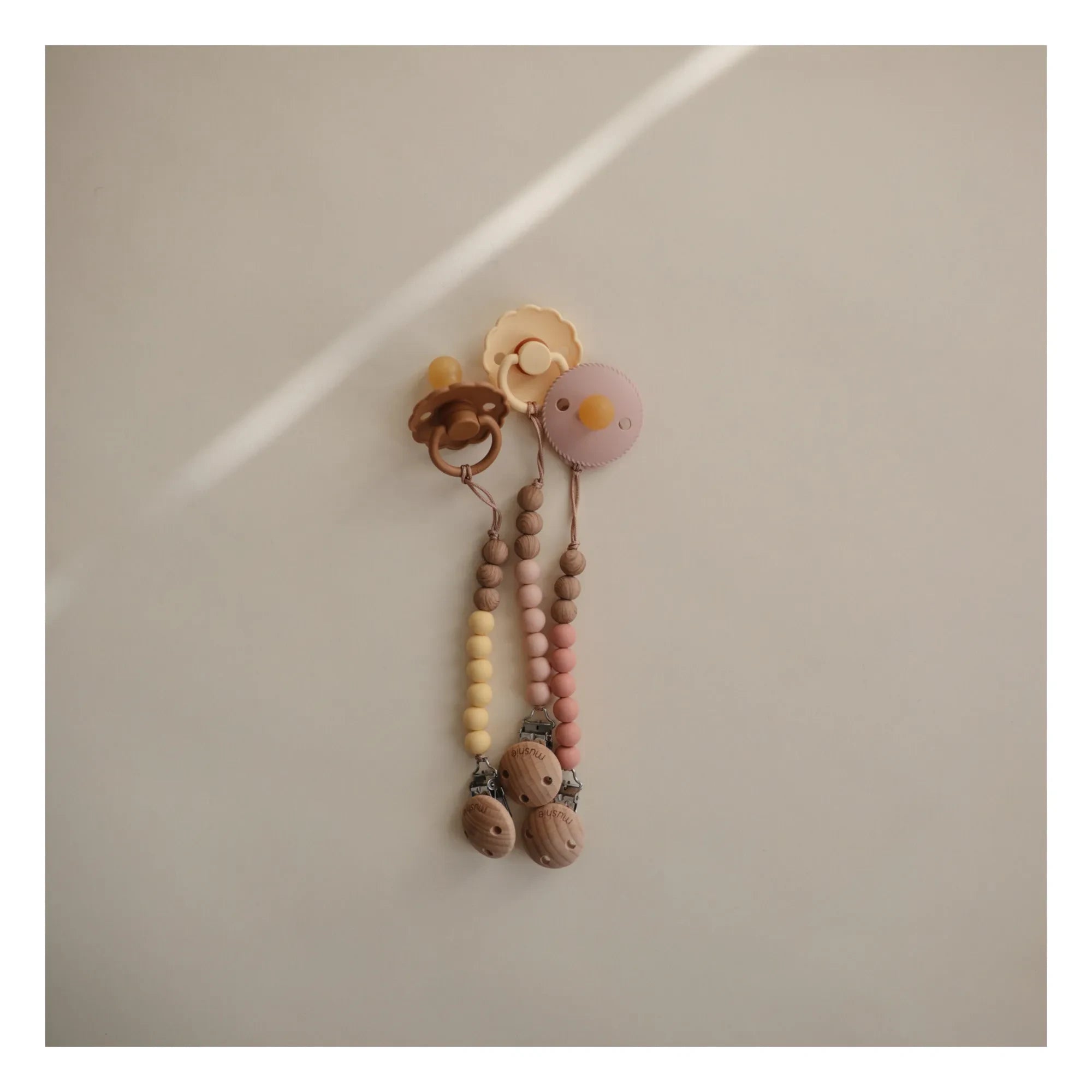Mushie - Schnullerclip Eva | Blush