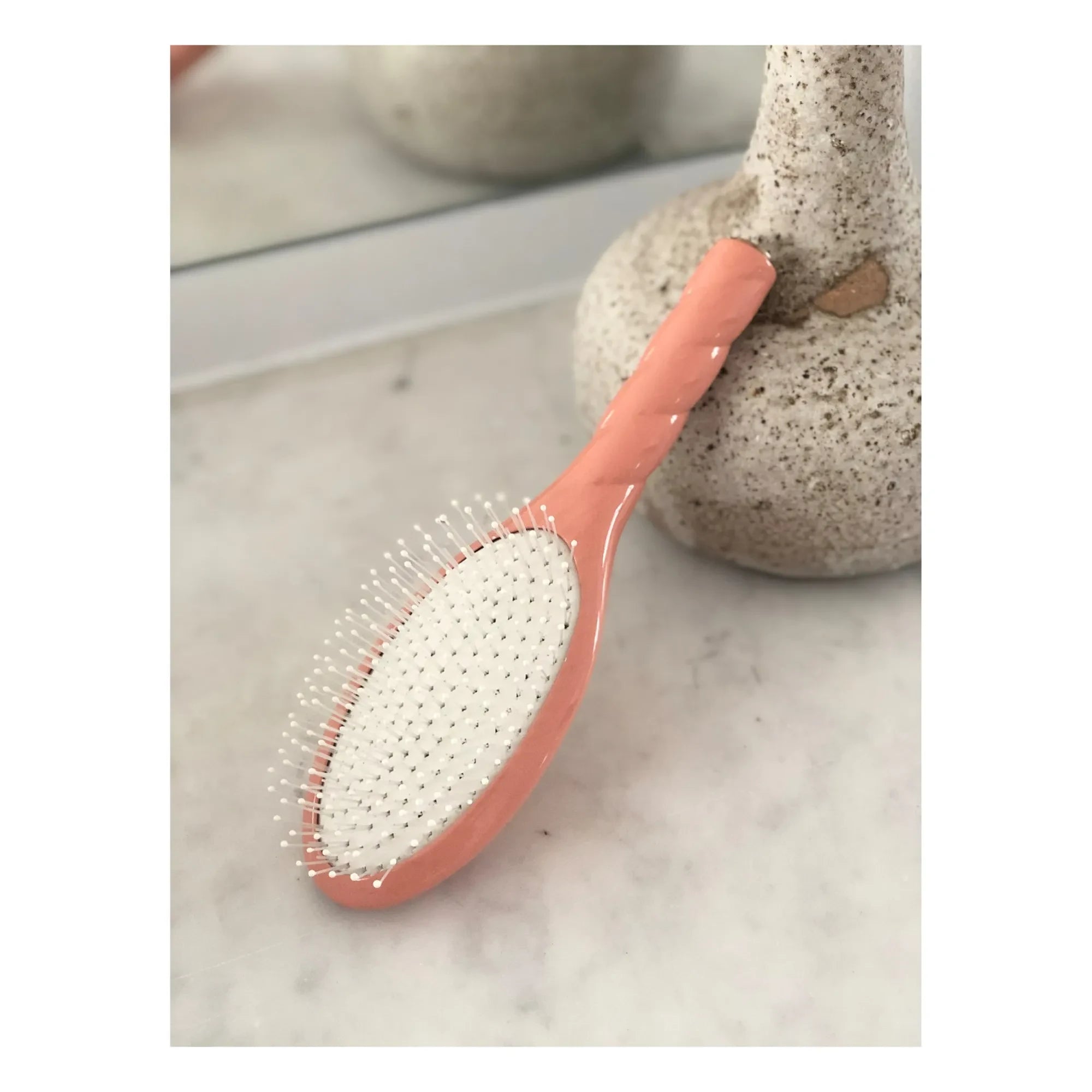 La Bonne Brosse - The Miracle No.4 Hairbrush - Detangling, Exfoliating, and Massaging | Coral