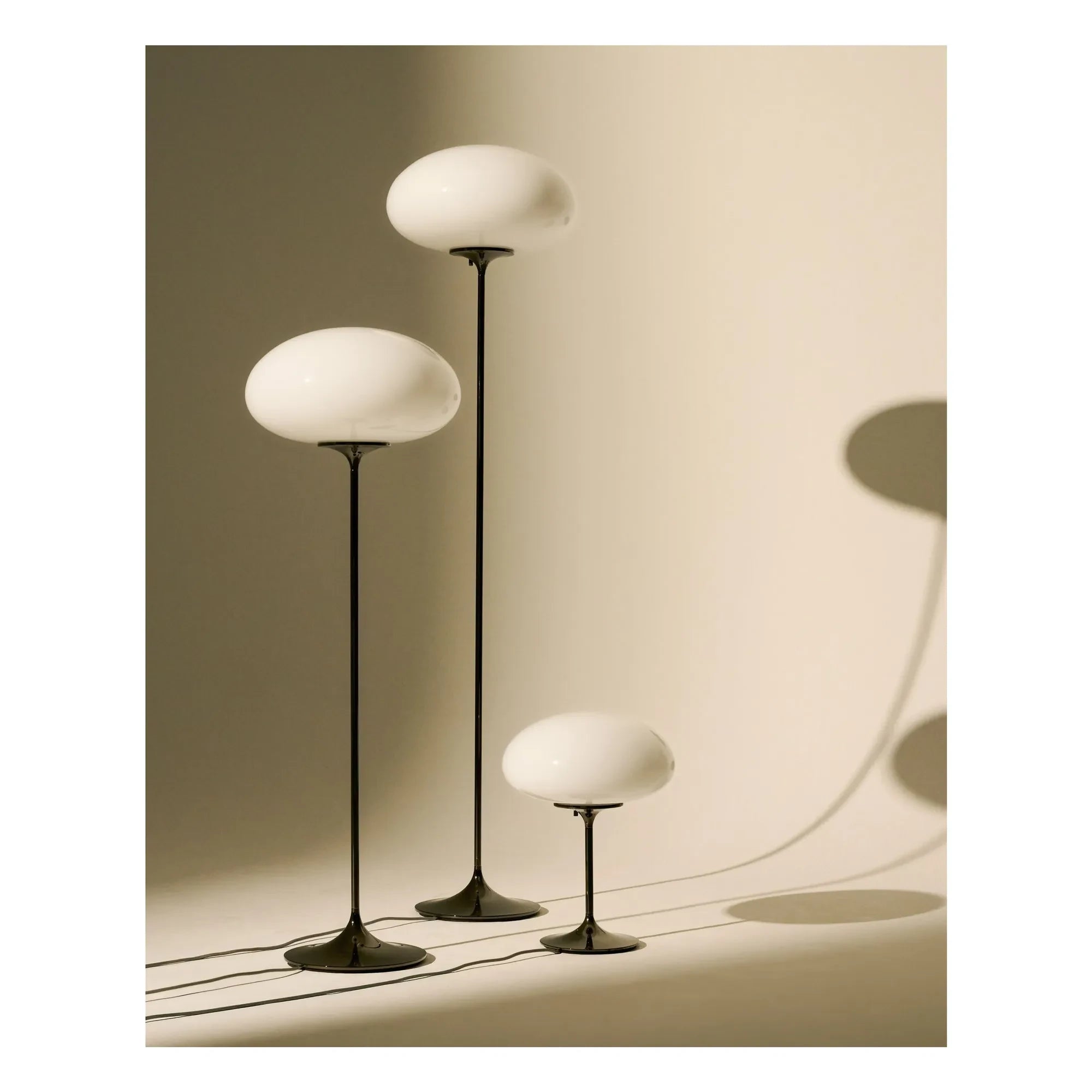 Gubi - Stemlite Tischlampe, Bill Curry | Schwarz
