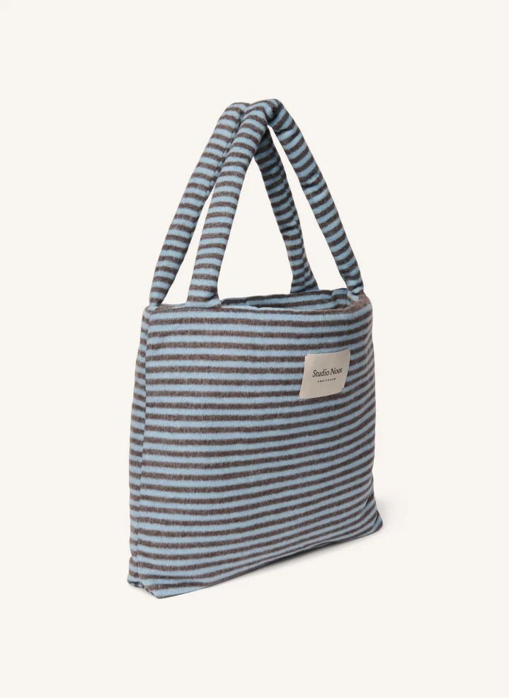 Studio Noos - Gestreifte Wickeltasche aus Wolle | Hellblau