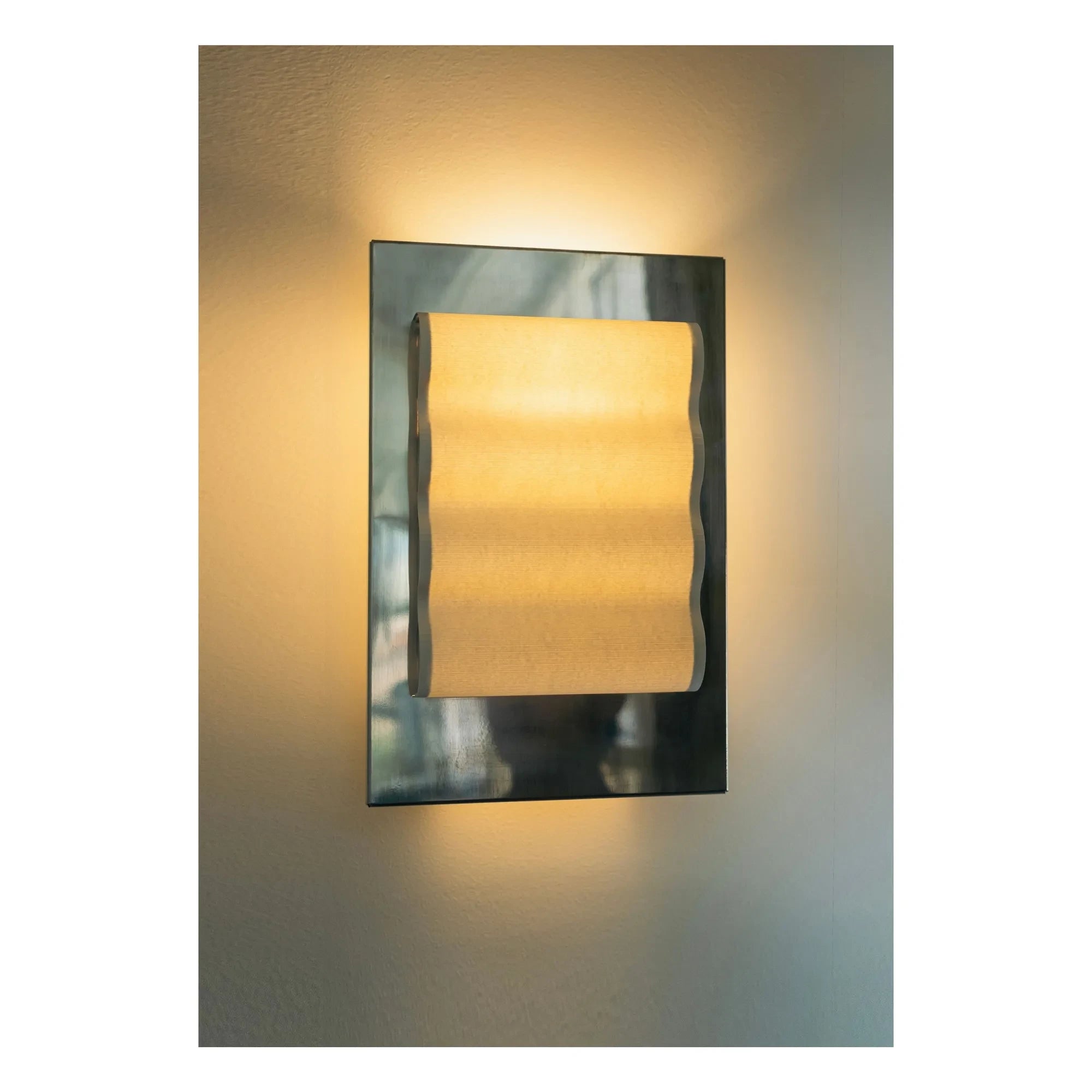 Violaine d'Harcourt - Frame Wave Wall Lamp | Silver