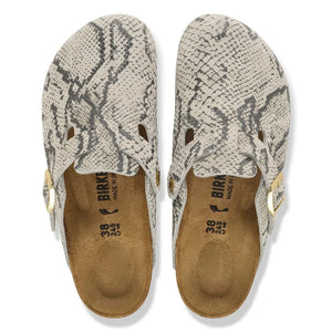 BIRKENSTOCK - قبقاب Boston Rivet بنقشة جلد الأفعى | رمادي فاتح