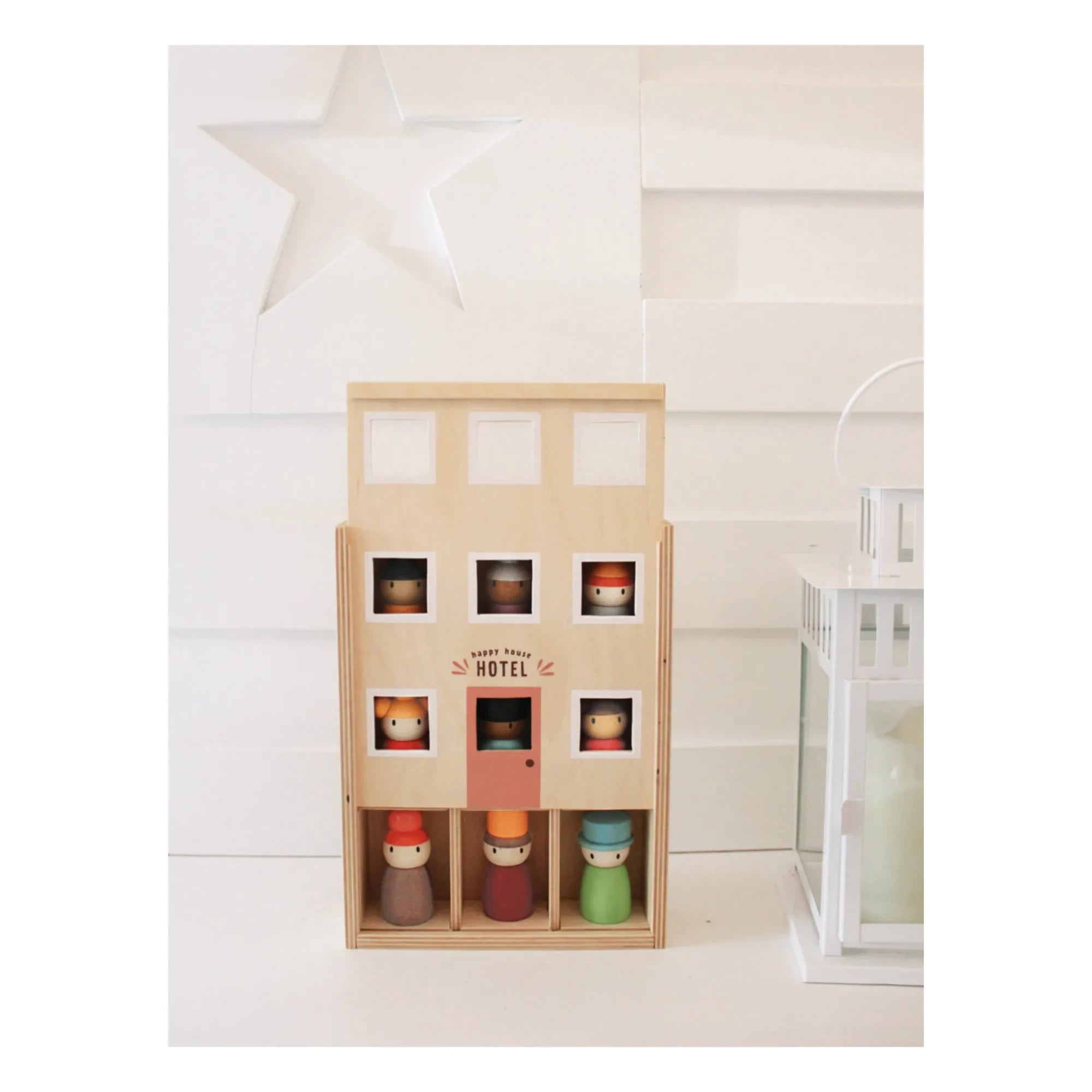 Tender Leaf Toys - Happy Folk Hotel und Holzfiguren