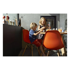 Vitra - DSW Plastikstuhl - Ahornuntergestell - Charles & Ray Eames | Orange Rouille