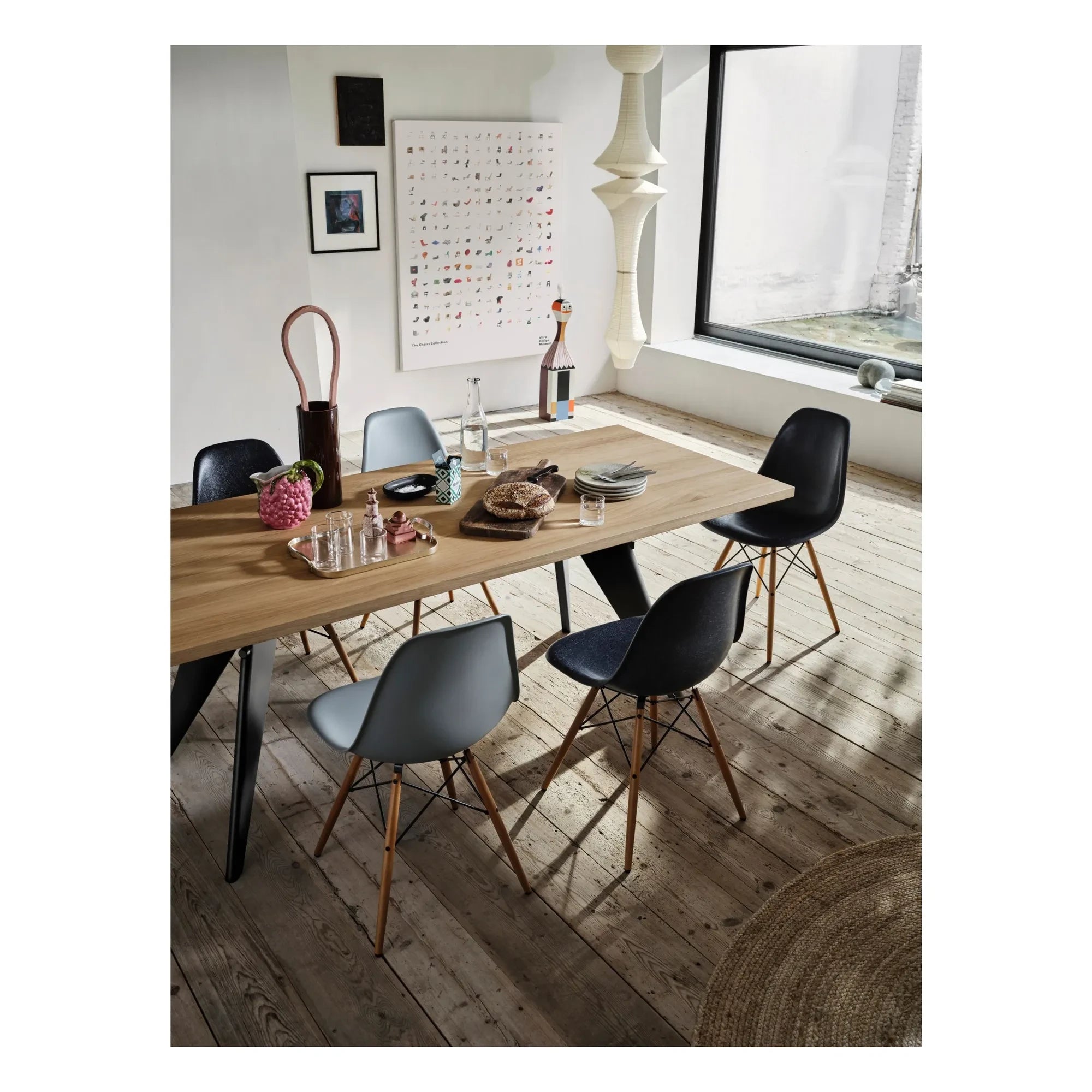 Vitra - EM Table - schwarzes Untergestell - Jean Prouvé | Eiche