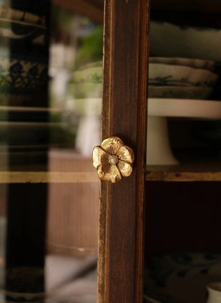 Doing Goods - Zoey Flower Brass Knob | Gold