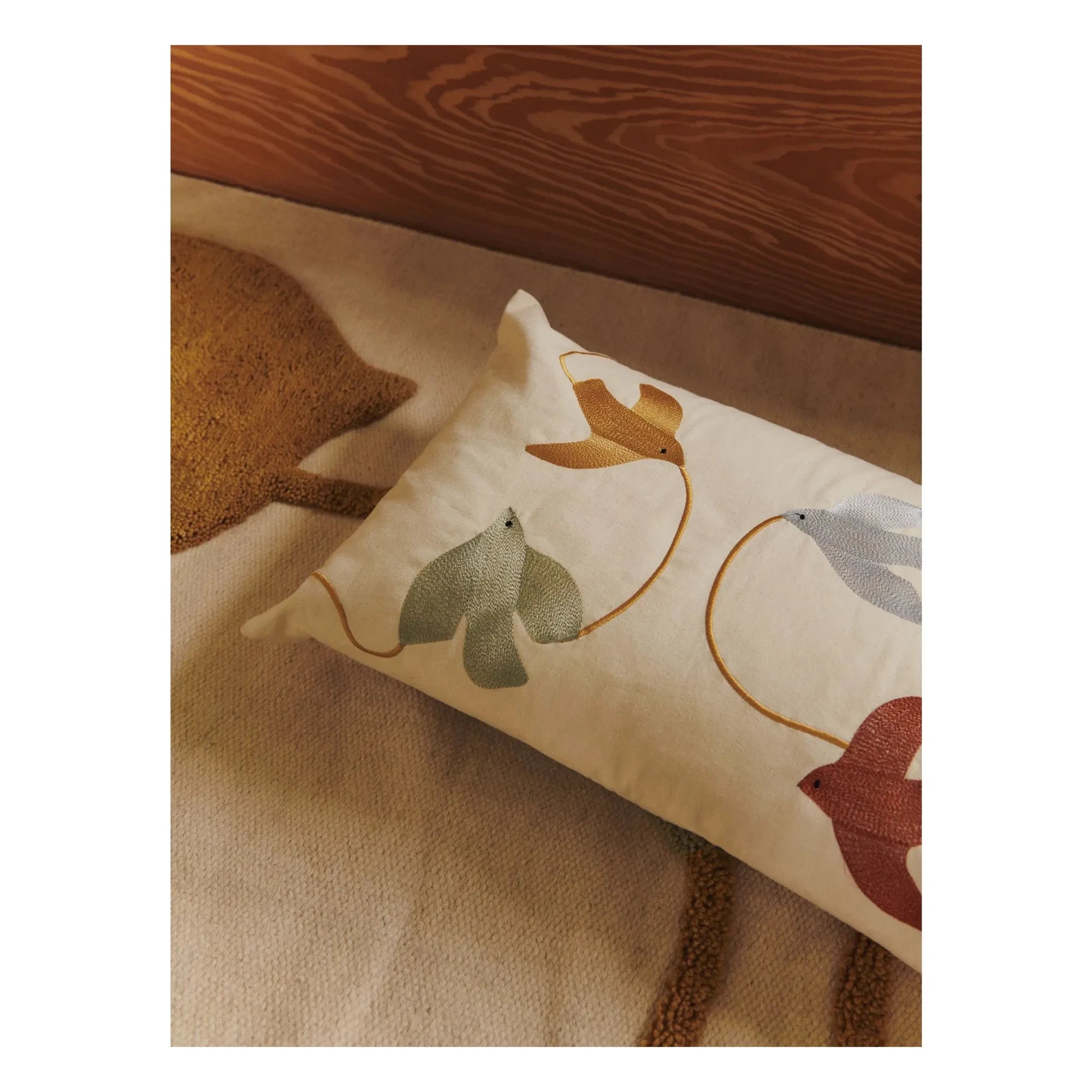 Ferm Living Kids - Swif Bird işlemeli yastık | Bej