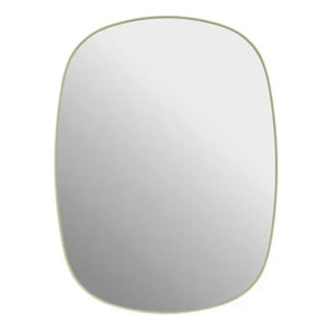 Muuto - Gerahmter Spiegel 59x44 cm | Blassgelb