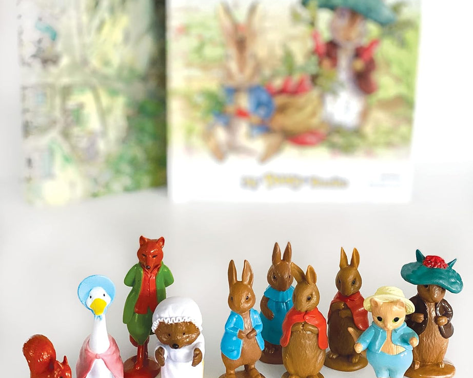Phidal - Livro de Atividades e Histórias em Inglês com Figura de Coelho Peter e Brinquedo