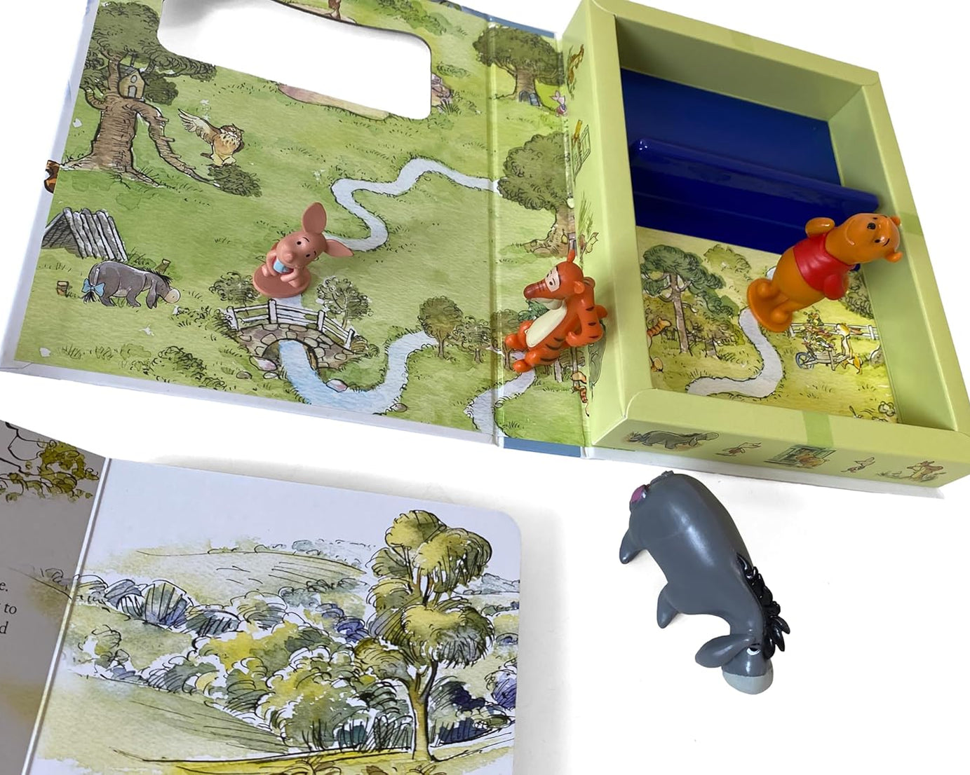 Phidal - Winnie the Pooh Tattle Tales Figür Oyuncaklı İngilizce Aktivite ve Hikaye Kitabı