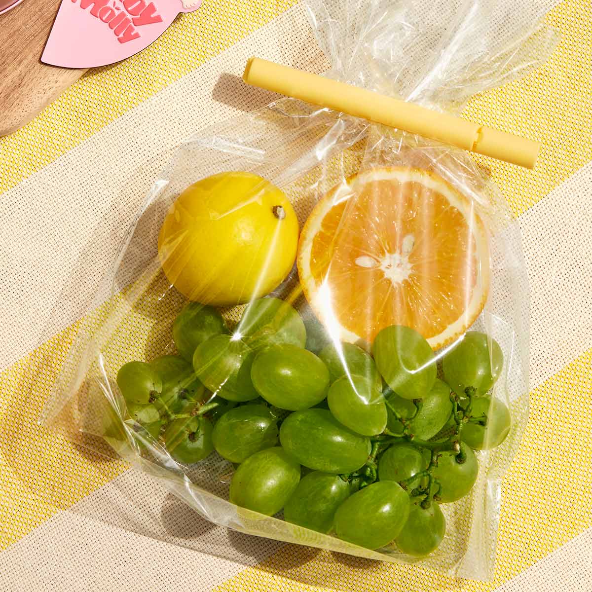 Pop Mart - Set de Caja Opaca con Cierre Magnético de la Serie de Aromas Frutales Original Baby Molly