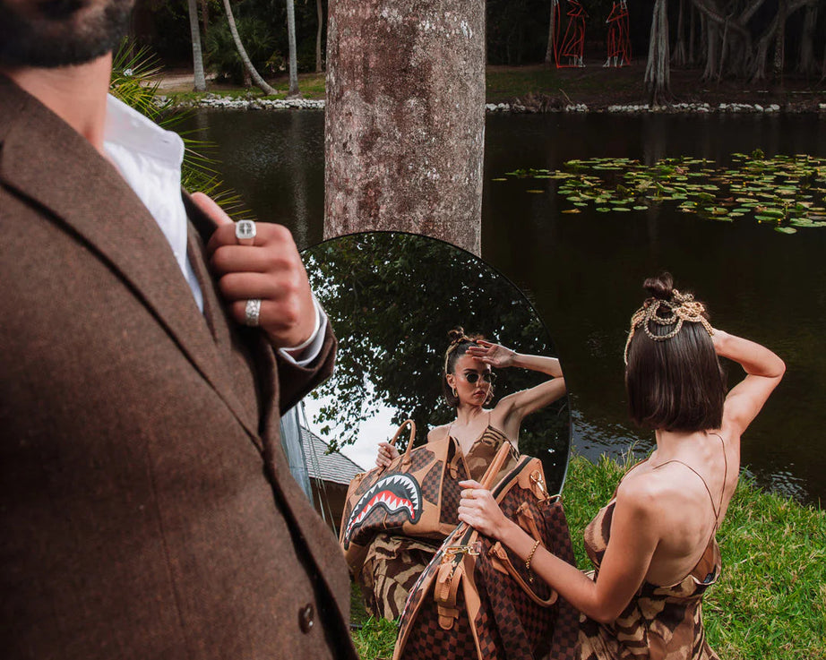 Sprayground - Bolsa de viaje pirámide Hennyville