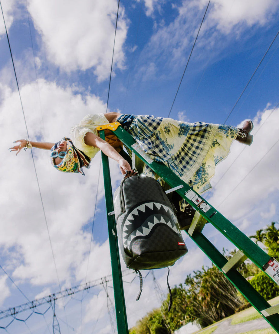 Sprayground - Lights Out Paris'te Köpekbalıkları Sırt Çantası