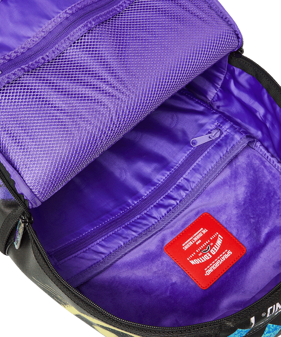 Sprayground - शार्क सेंट्रल एक्स डीएलएक्सएसवी पीठ बैग आउटलेट