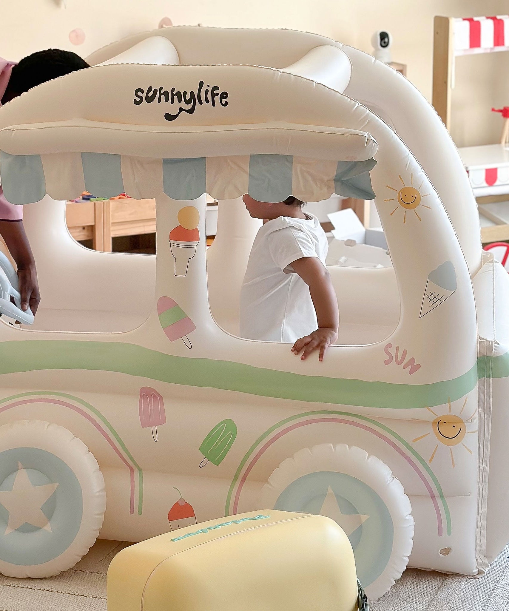 Sunnylife - 儿童海滩和花园充气冰淇淋游戏套装