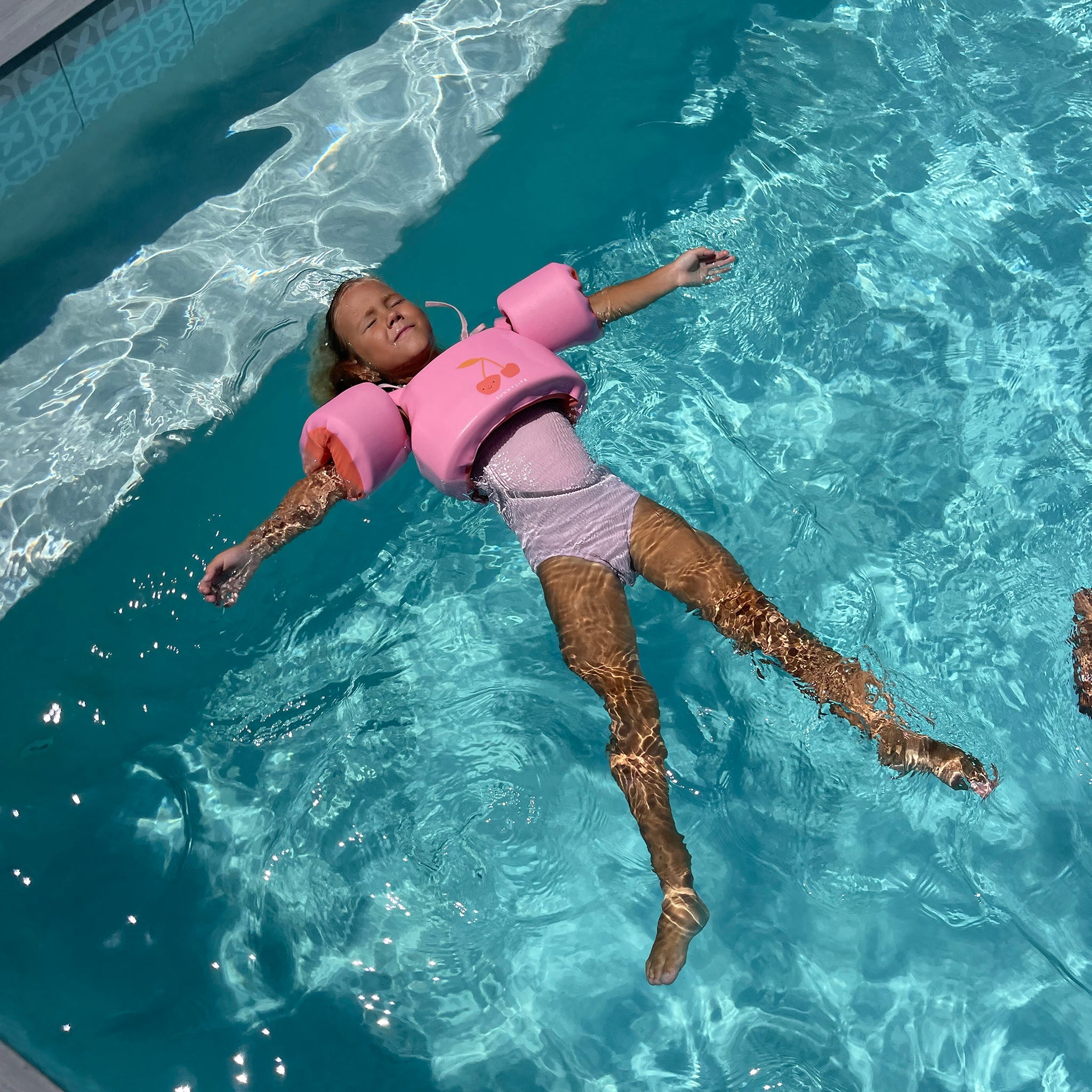 Sunnylife - Children's Swimming Life Jacket with Arm Floats 4-6 Years