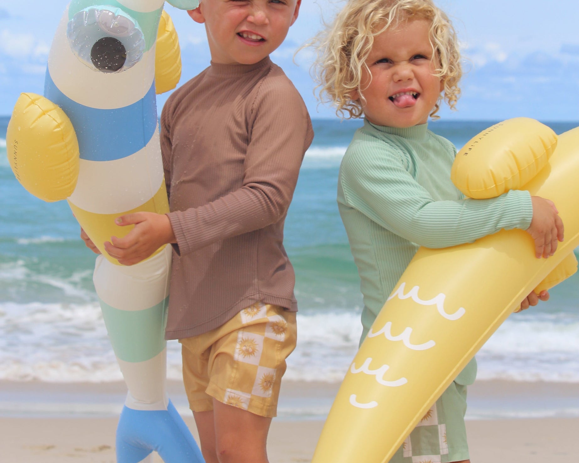 Sunnylife - Balık Finn Şişme Deniz ve Havuz Yüzme Aksesuarı