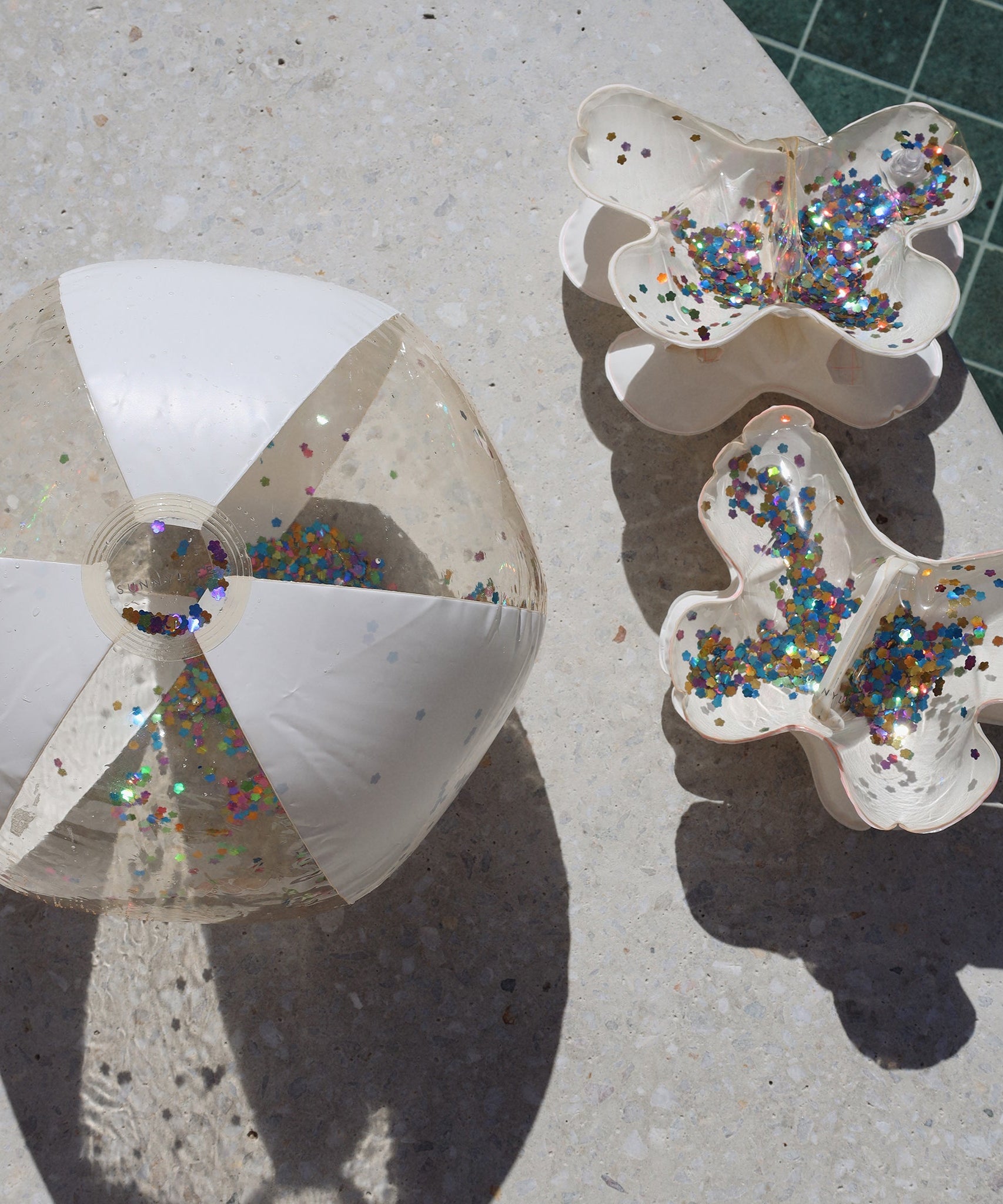 Sunnylife - 棉花糖充气闪光沙滩球