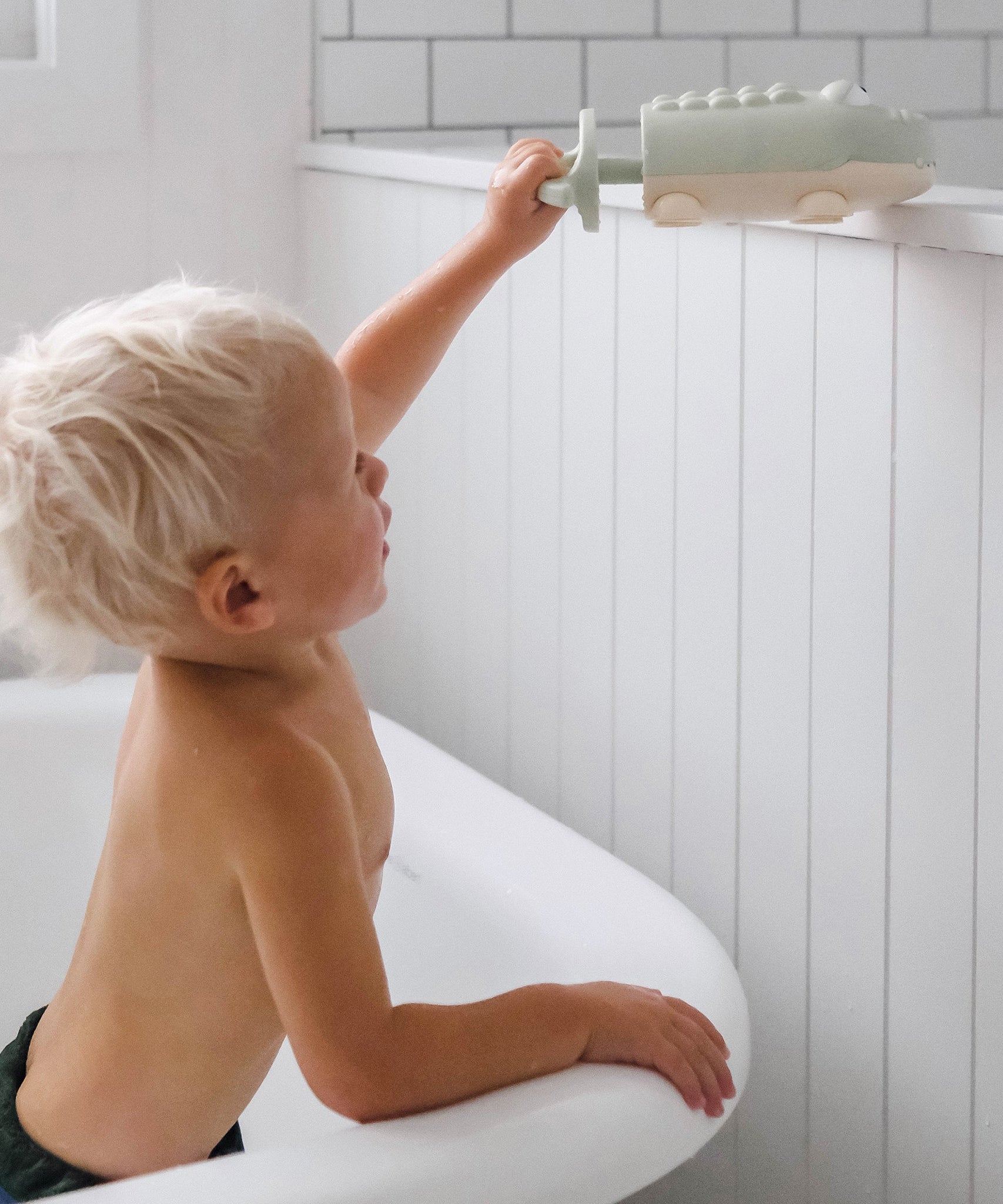 Sunnylife - 鳄鱼儿童喷水玩具