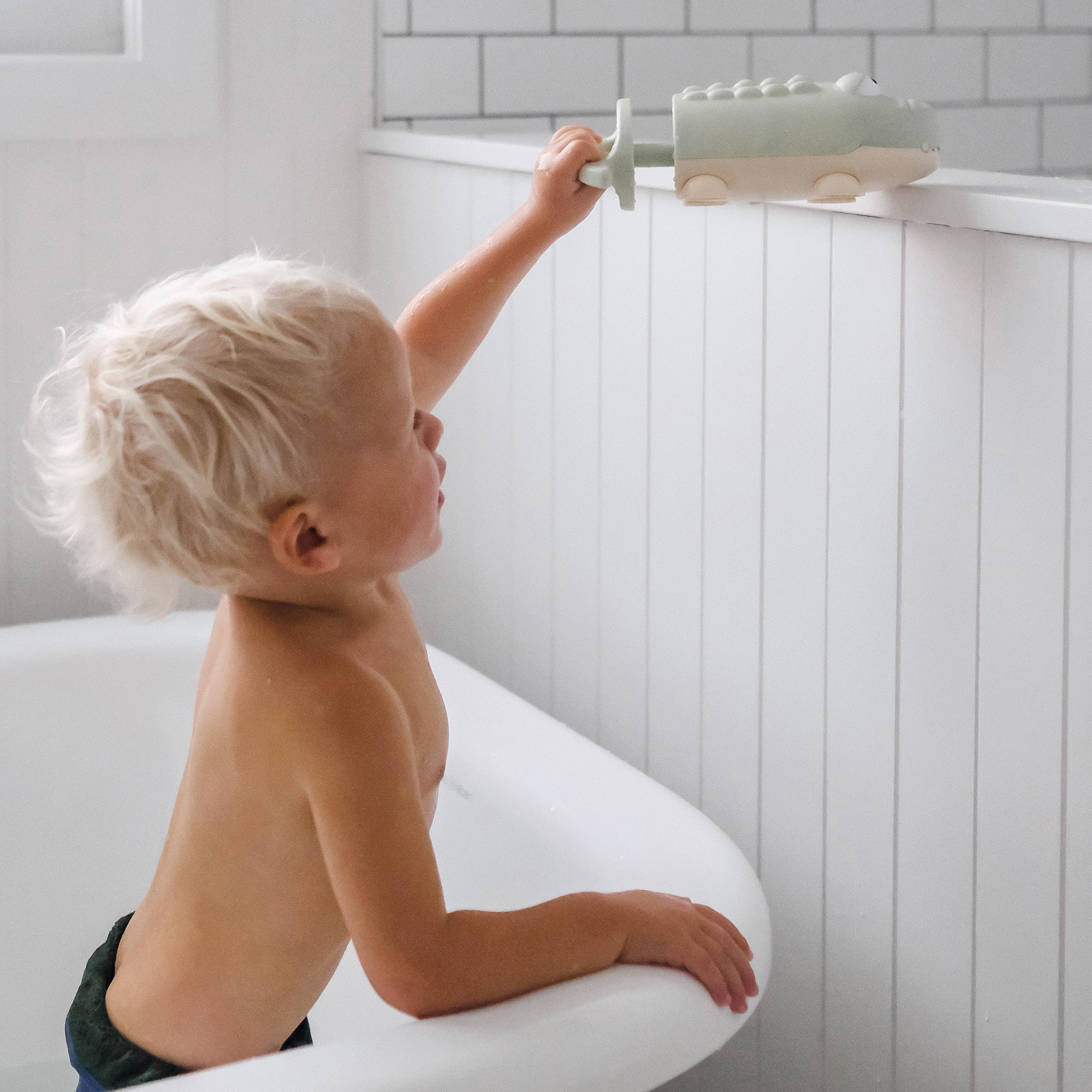 Sunnylife - 鳄鱼儿童喷水玩具