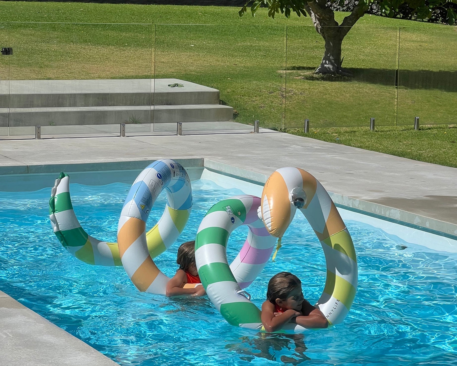 Sunnylife - Dev Yılan Şişme Havuz Eğlencesi ve Yatağı