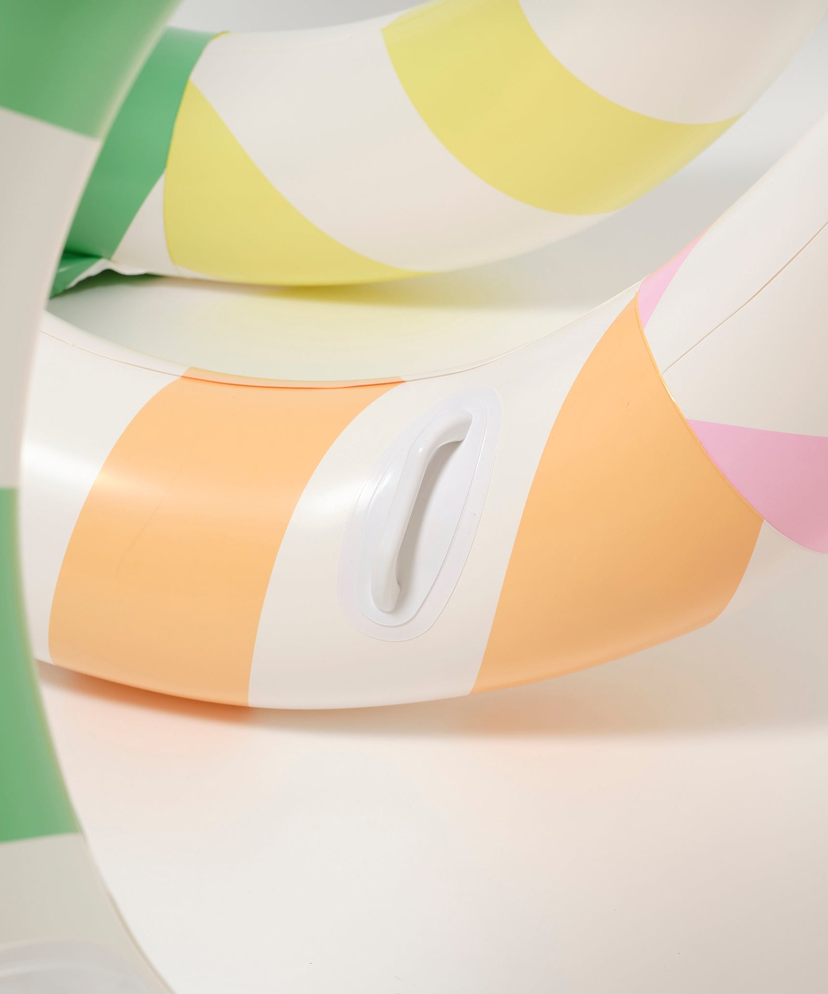 Sunnylife - 巨型蛇形充气游泳池娱乐和床垫