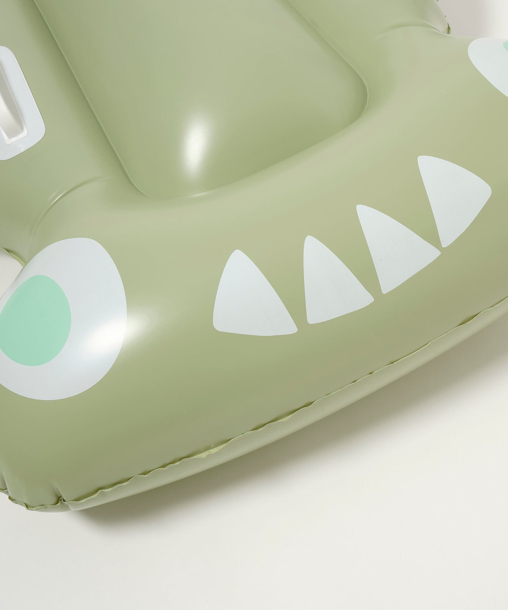 Sunnylife - Salty the Shark インフレータブル海とプール用子供用ベッド