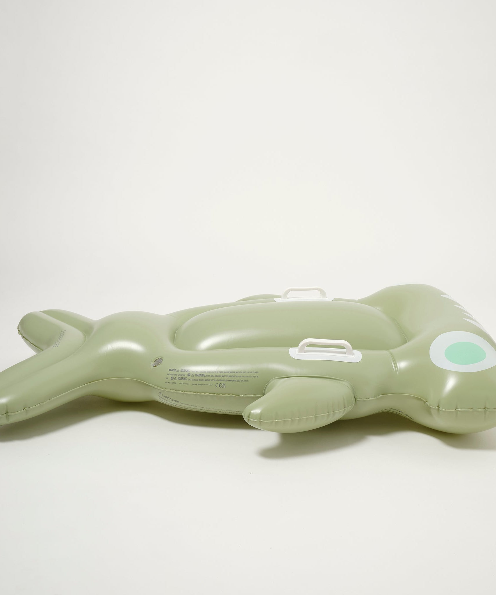 Sunnylife - Salty the Shark インフレータブル海とプール用子供用ベッド